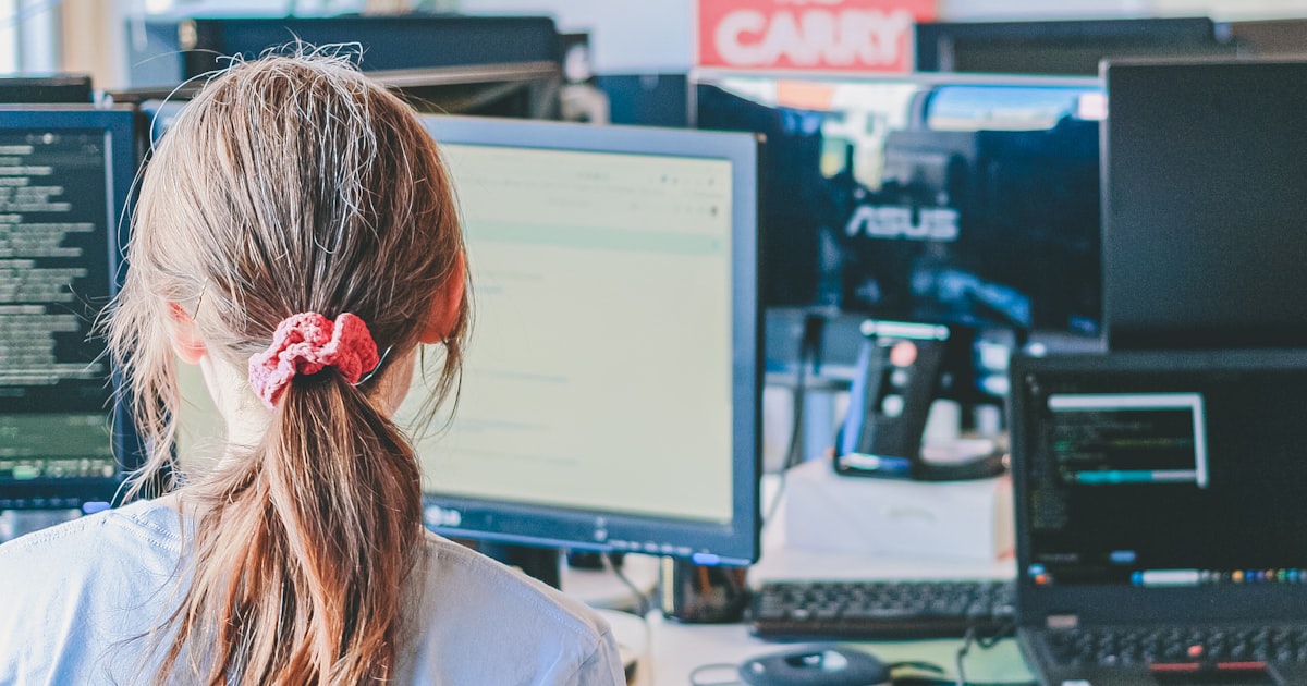 OSVČ in der Elternzeit: vollständiger Leitfaden 2026